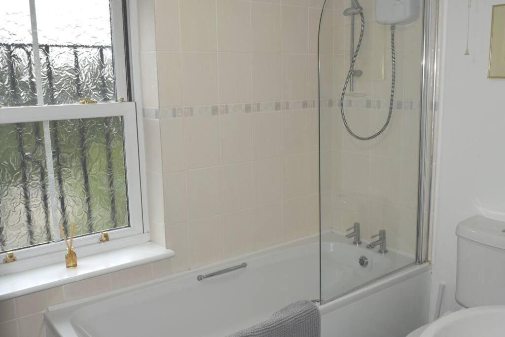 Dee View Villa Holywell  Esterno foto
