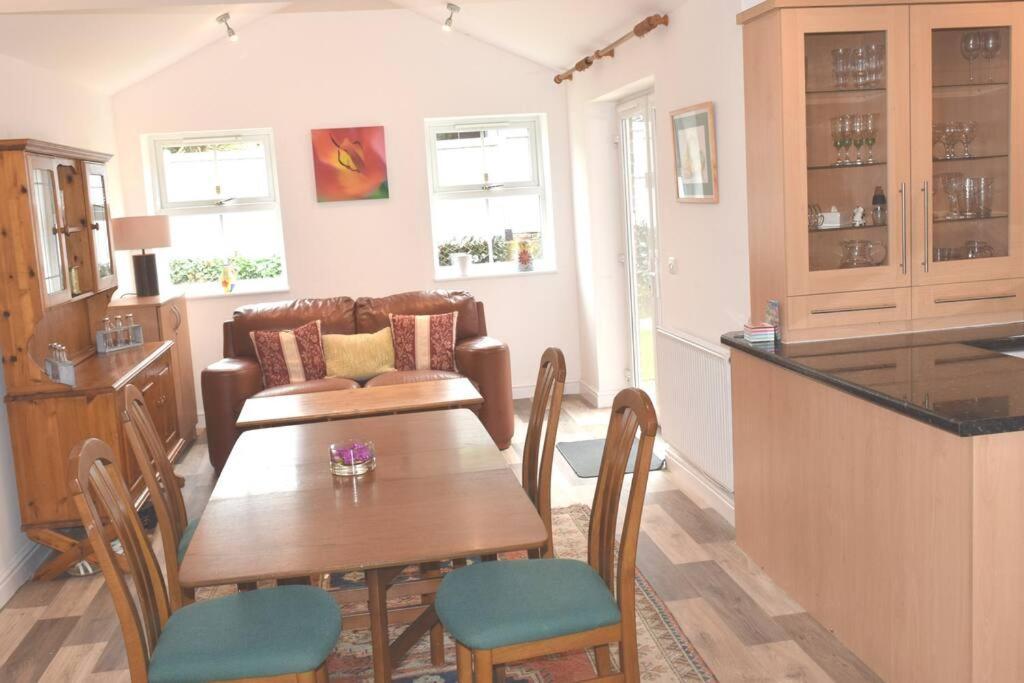 Dee View Villa Holywell  Esterno foto